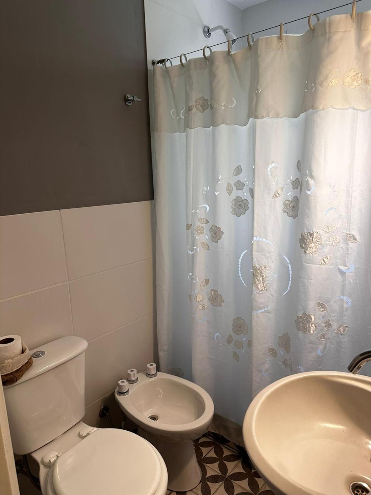 Calido Monoambiente Con Amplia Cocina En Devoto Appartamento